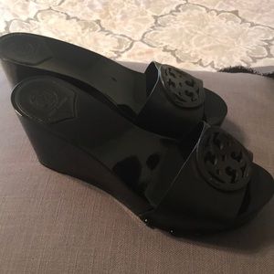 TB wedge sandal